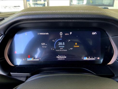 Used 2023 Jeep Grand Cherokee Limited w/ Luxury Tech Group II image 24