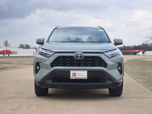 Used 2022 Toyota RAV4 XLE Premium image 6