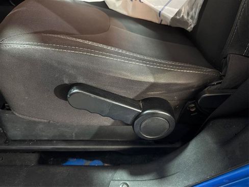 Used 2015 Jeep Wrangler Rubicon w/ Connectivity Group image 19