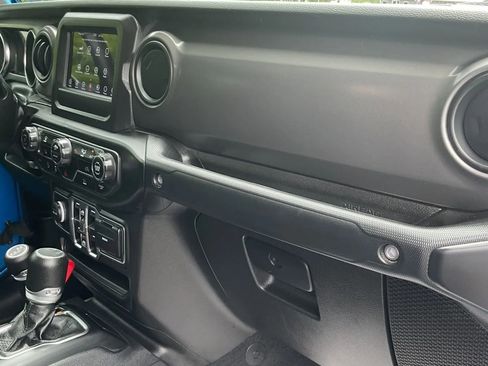 Used 2023 Jeep Gladiator Sport AWD/4WD image 36