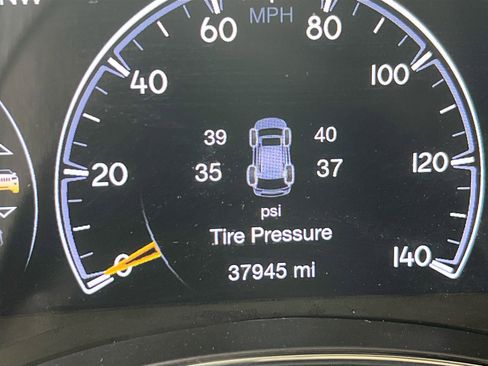 Used 2022 Jeep Grand Cherokee Laredo X image 12