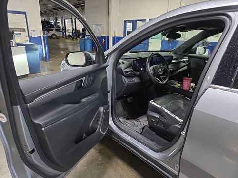 Used 2025 Buick Enclave Preferred image 5