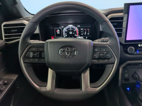 Used 2025 Toyota Tundra Limited AWD/4WD image 18