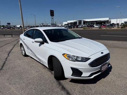 Used 2020 Ford Fusion SE FWD image 4