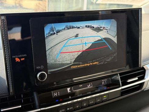 Used 2025 Toyota Sienna LE w/ LE Plus Package image 25