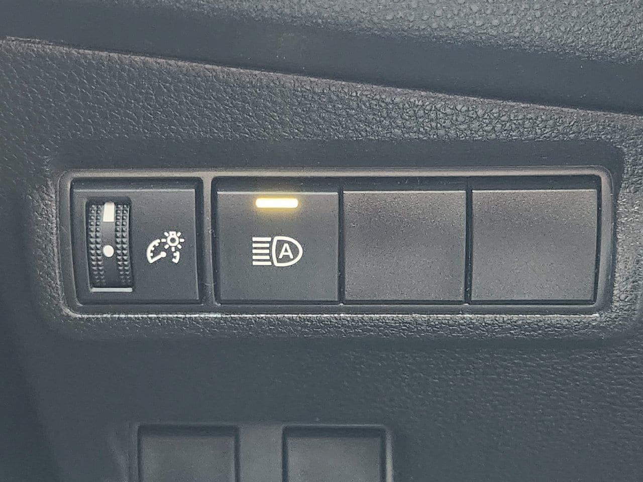 Used 2023 Toyota Corolla Cross XLE FWD image 21