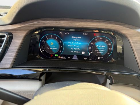 Used 2025 Volkswagen Atlas SEL image 11