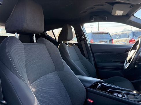 Used 2019 Toyota C-HR XLE image 34