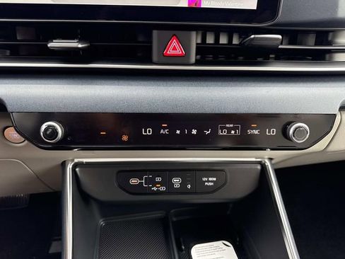 New 2026 Kia Carnival EX image 23