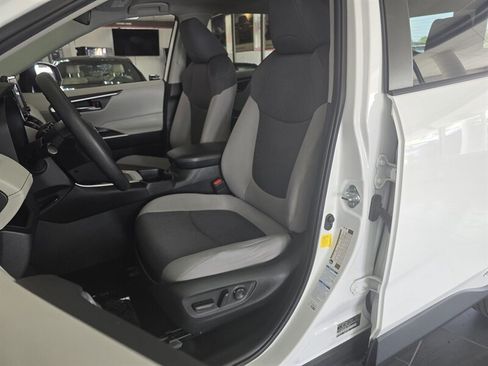 Used 2020 Toyota RAV4 XLE w/ Convenience Package AWD/4WD image 9