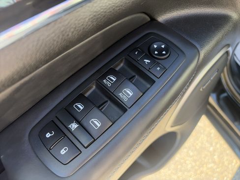 Used 2020 Jeep Grand Cherokee Overland AWD/4WD image 20