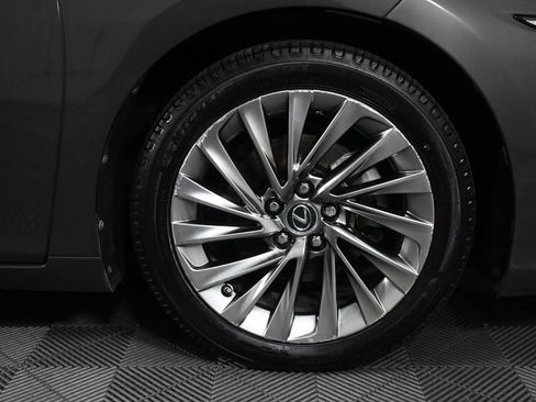 Used 2020 Lexus ES 300h w/ Accessory Package FWD image 32