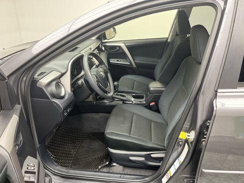 Used 2017 Toyota RAV4 LE w/ Carpet Mat Package image 9