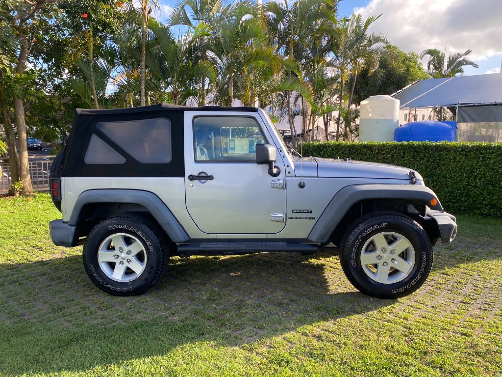 Used 2018 Jeep Wrangler Sport AWD/4WD image 8