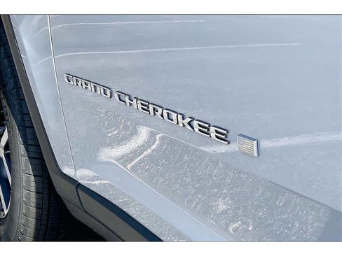 Used 2023 Jeep Grand Cherokee L Limited AWD/4WD image 31