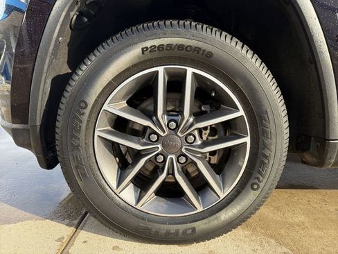 Used 2019 Jeep Grand Cherokee Limited image 12