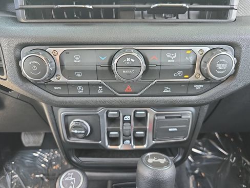 Used 2026 Jeep Wrangler Unlimited Sport AWD/4WD image 25