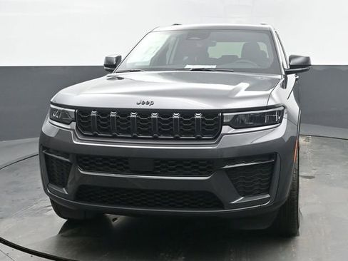 New 2026 Jeep Grand Cherokee Laredo image 1