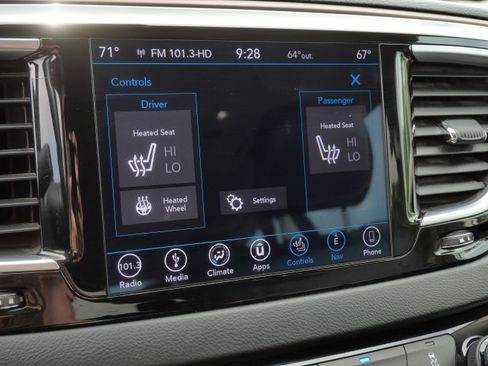 Used 2018 Chrysler Pacifica Touring-L Plus FWD image 33