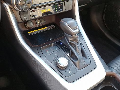 Certified 2020 Toyota RAV4 Limited image 17