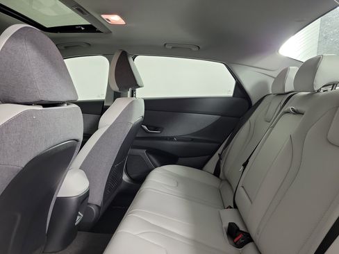 New 2025 Hyundai Elantra Limited image 29