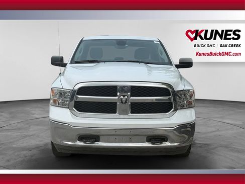 Used 2022 RAM 1500 Classic SLT AWD/4WD image 2