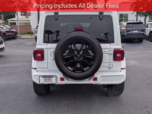 Used 2022 Jeep Wrangler Unlimited Sahara AWD/4WD image 5