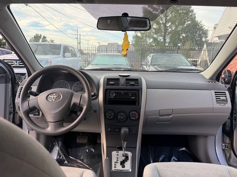 Used 2010 Toyota Corolla LE FWD image 18