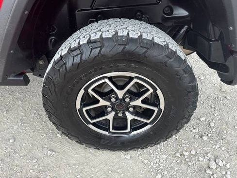 Used 2025 Jeep Wrangler Unlimited Rubicon AWD/4WD image 8