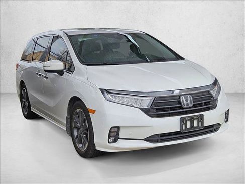 Used 2023 Honda Odyssey Elite image 3