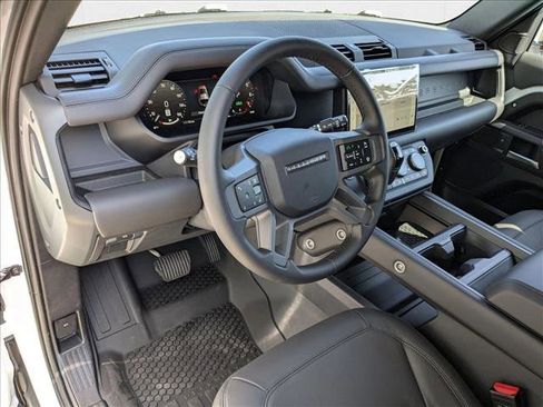 New 2025 Land Rover Defender 110 X-Dynamic SE image 3