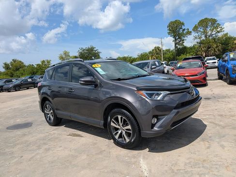 Used 2018 Toyota RAV4 XLE FWD image 2