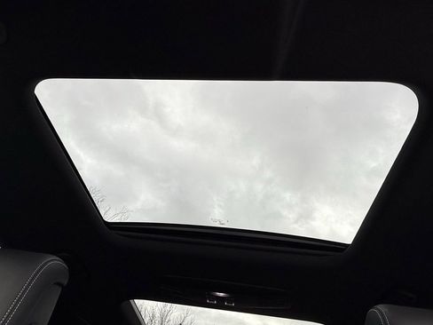 Certified 2025 Land Rover Discovery Dynamic SE image 30