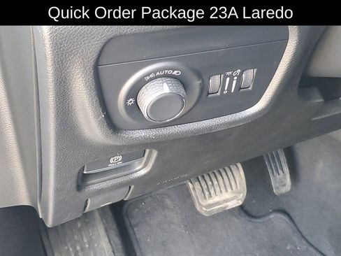 Used 2023 Jeep Grand Cherokee Laredo image 11