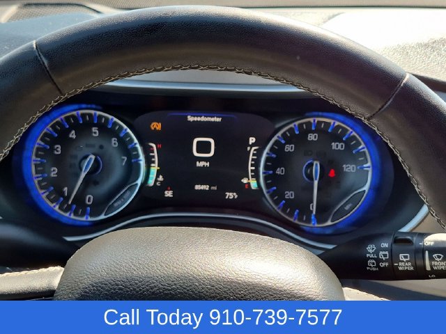 Used 2022 Chrysler Pacifica Touring FWD image 21
