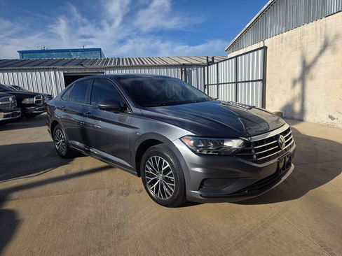 Used 2021 Volkswagen Jetta SE image 1