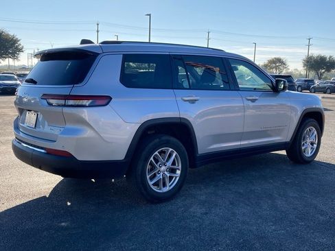 Used 2023 Jeep Grand Cherokee L Laredo image 5