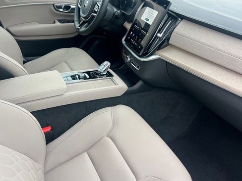 Certified 2025 Volvo XC90 B6 Plus image 18