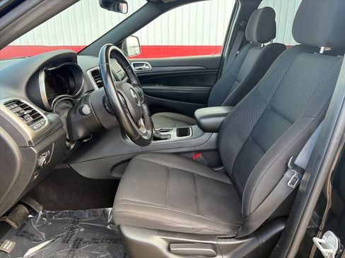 Used 2020 Jeep Grand Cherokee Laredo AWD/4WD image 22