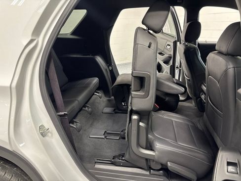Used 2023 Chevrolet Traverse LT w/ LT Premium Package AWD/4WD image 46