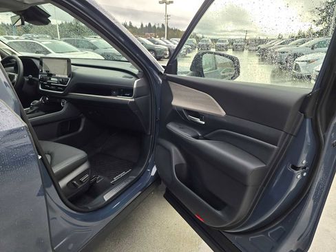 Used 2025 Toyota Grand Highlander Limited image 10