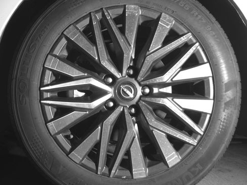 Used 2025 Nissan Altima 2.5 SV FWD image 12