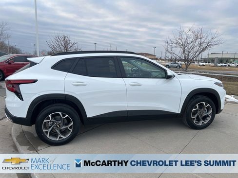 New 2026 Chevrolet Trax LT image 9