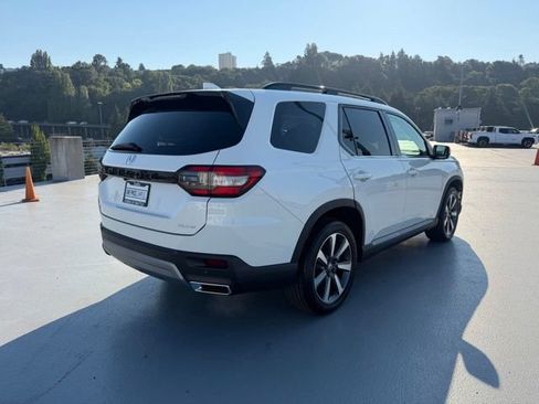 Used 2025 Honda Pilot Elite image 3