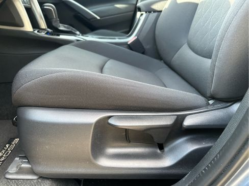 Used 2023 Toyota Corolla Cross LE AWD/4WD image 23