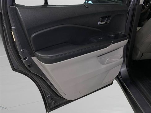 Used 2016 Honda Pilot Touring image 11