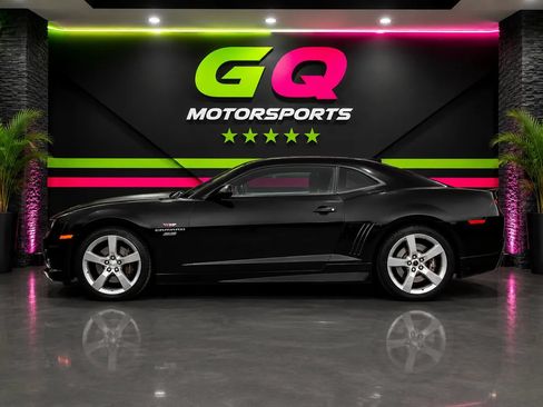 Used 2010 Chevrolet Camaro SS w/ LPO, Ground Effects Package RWD image 4