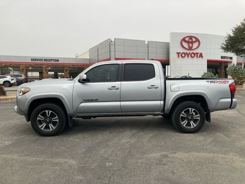 Used 2018 Toyota Tacoma TRD Sport w/ Technology Package image 9