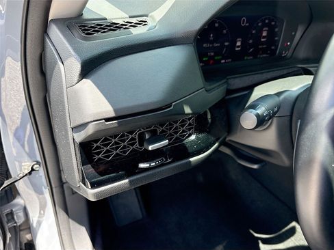 Used 2023 Honda Accord EX-L image 11