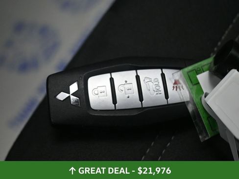 Used 2024 Mitsubishi Outlander SE image 31